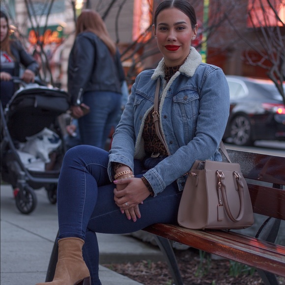 Meet your BUYER, Lorena - Picture 1 of 2